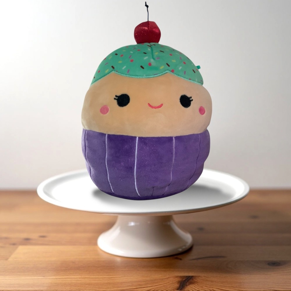 Squishmallow Blyne the Cupcake plushie 8"‎